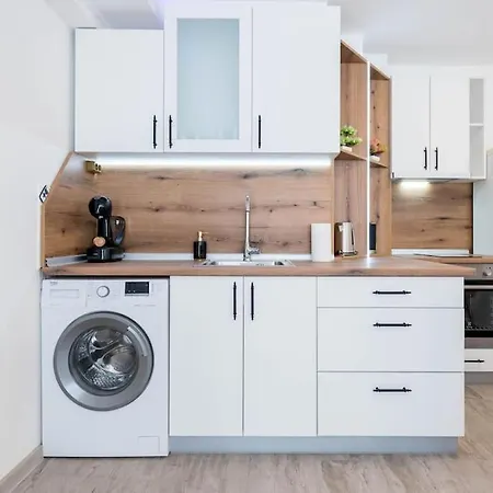 Homey Near Grand Mall Apartamento Varna