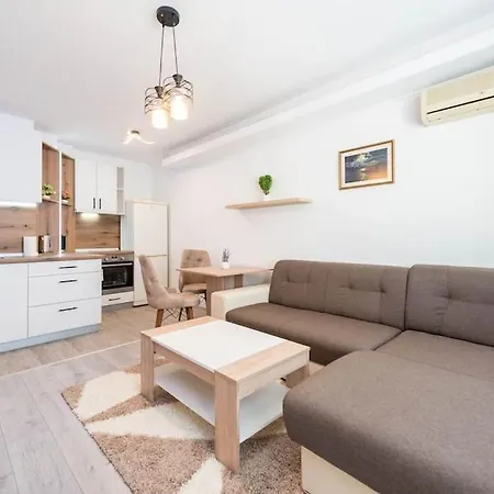 アパート Homey Near Grand Mall